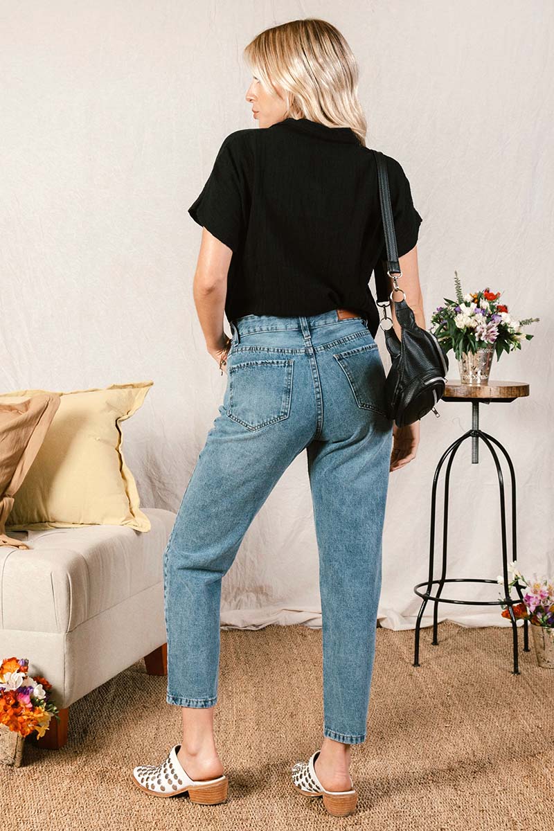 Jean Mom Amarilis