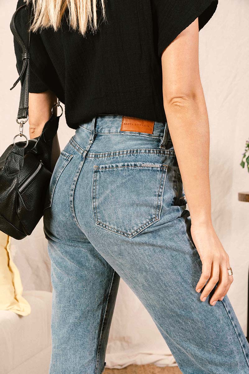 Jean Mom Amarilis